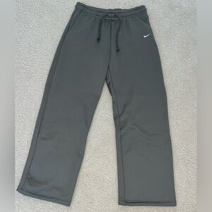 Never worn Nike Therma-Fit Sweat Pants